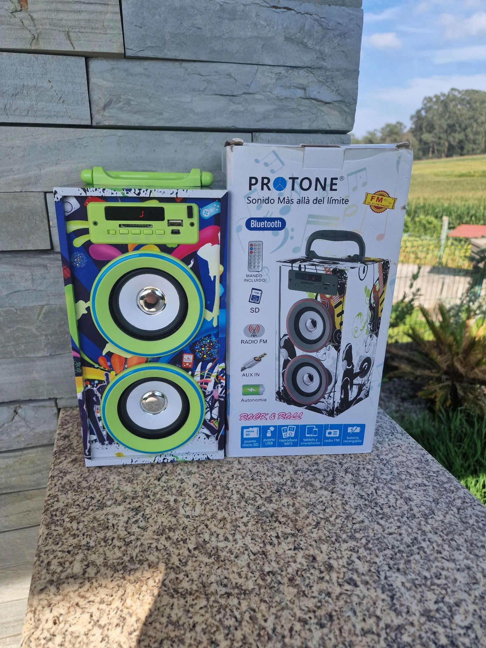 coluna portátil Bluetooth Protone com padrão estilo graffiti,